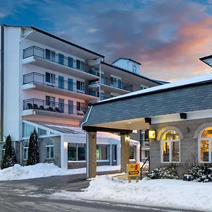 מלון Super 8 By Wyndham By The Falls
